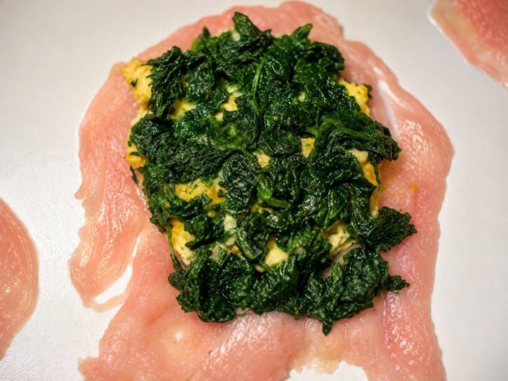 Fesa di tacchino con frittata e spinaci per la preparazione del rollè
