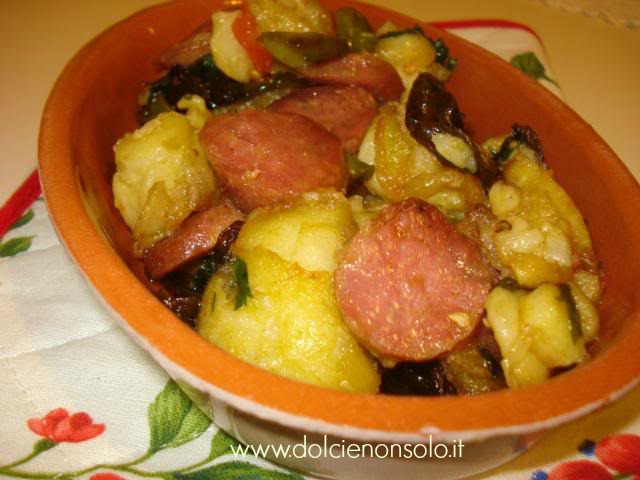 patate con peperoni e salsiccia patate alla calabrese
