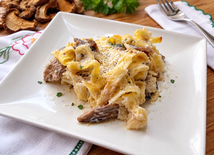 Tagliatelle pasticciate ai funghi porcini gratinate al forno