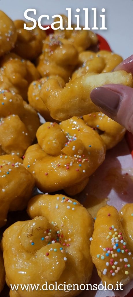 Scalilli calabresi: ricetta tradizionale al miele e anice