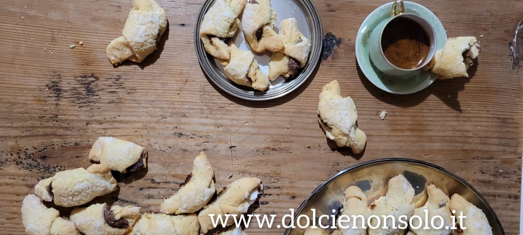 Cornetti di frolla ripieni